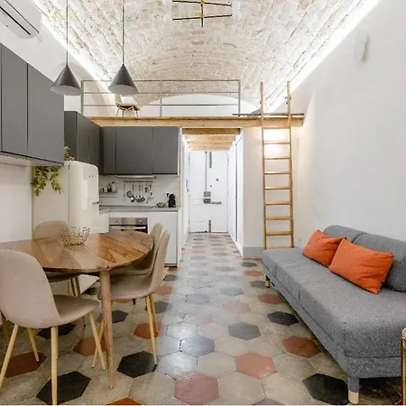 Nice Downtown Loft דירה *